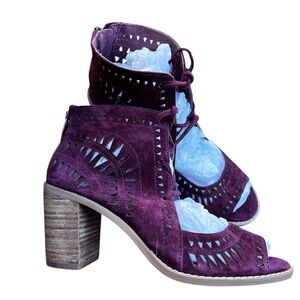 VINCE CAMUTO TARITA LACE UP SANDAL BOOTIES SIZE 6   NEW